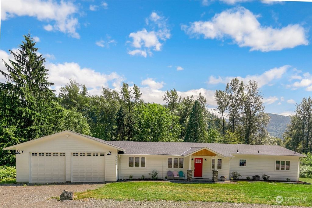 Photo of 27529 SE High Point Way, Issaquah, WA 98027 (MLS # 2136267)