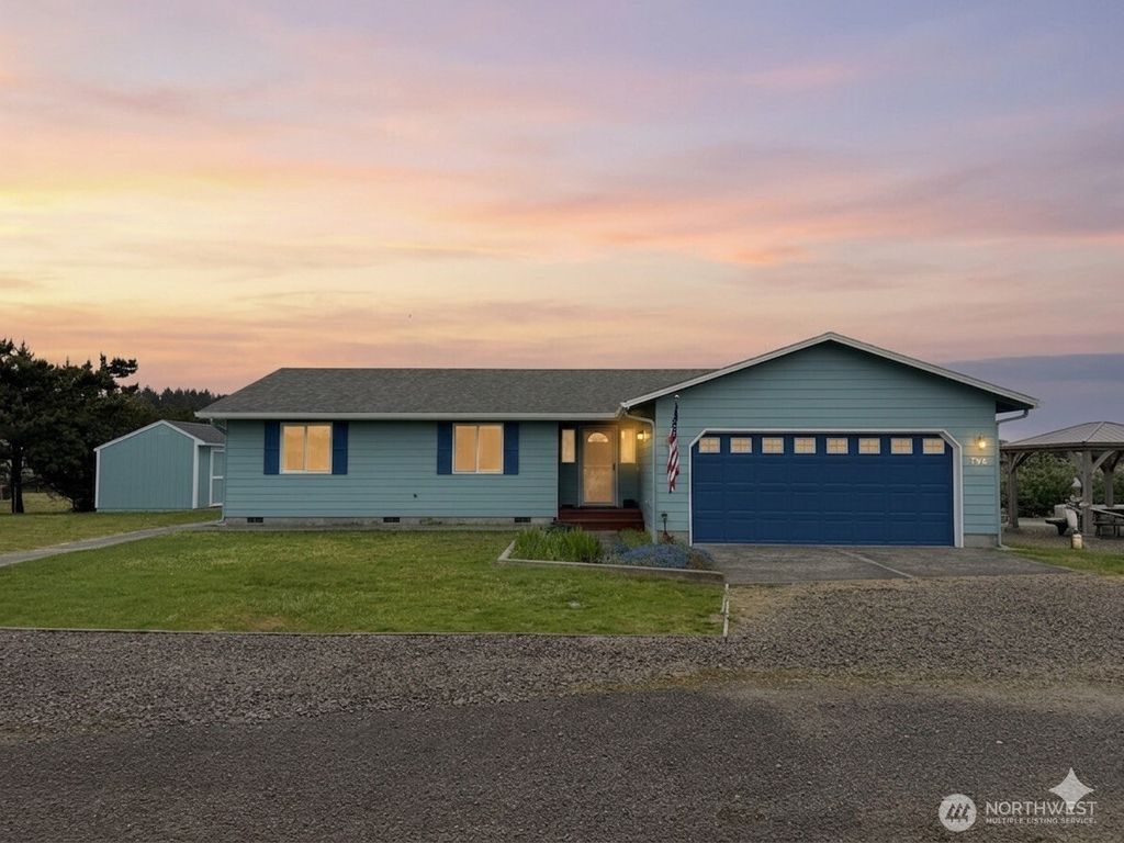Photo of 706 343rd Place, Ocean Park, WA 98640 (MLS # 2520669)