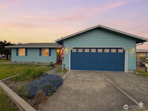 Photo of 706 343rd Place, Ocean Park, WA 98640 (MLS # 2520669)