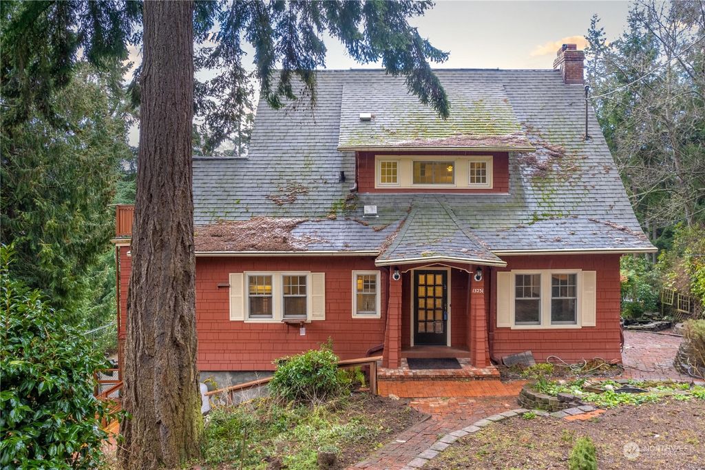 Photo of 15231 24th Avenue SW, Burien, WA 98166 (MLS # 2037619)