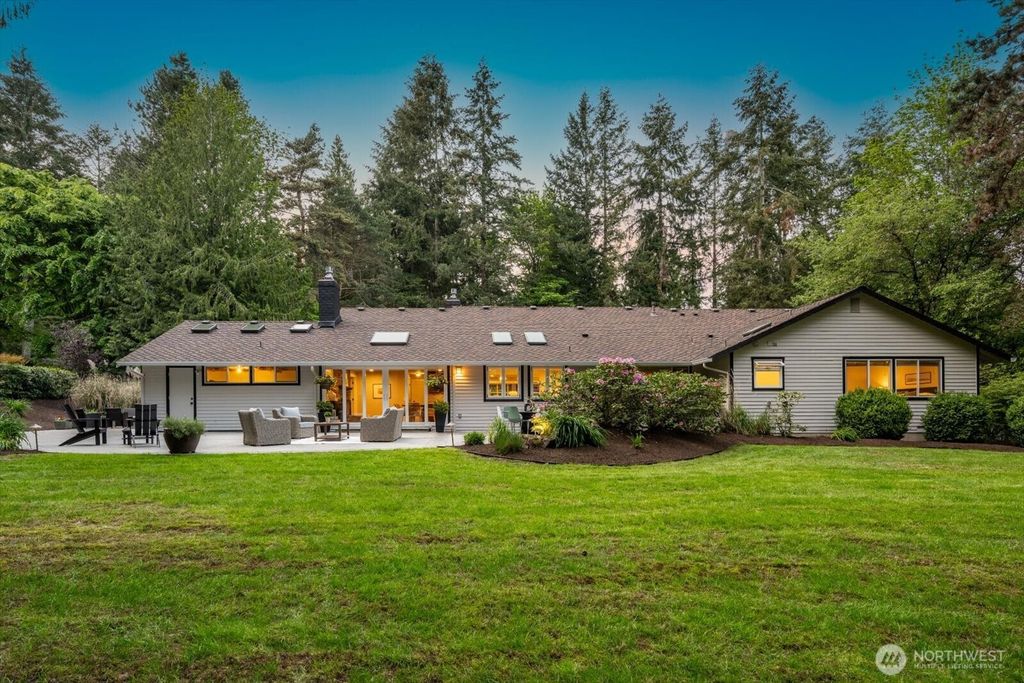 Photo of 13901 NE 26th Place, Bellevue, WA 98005 (MLS # 2371497)