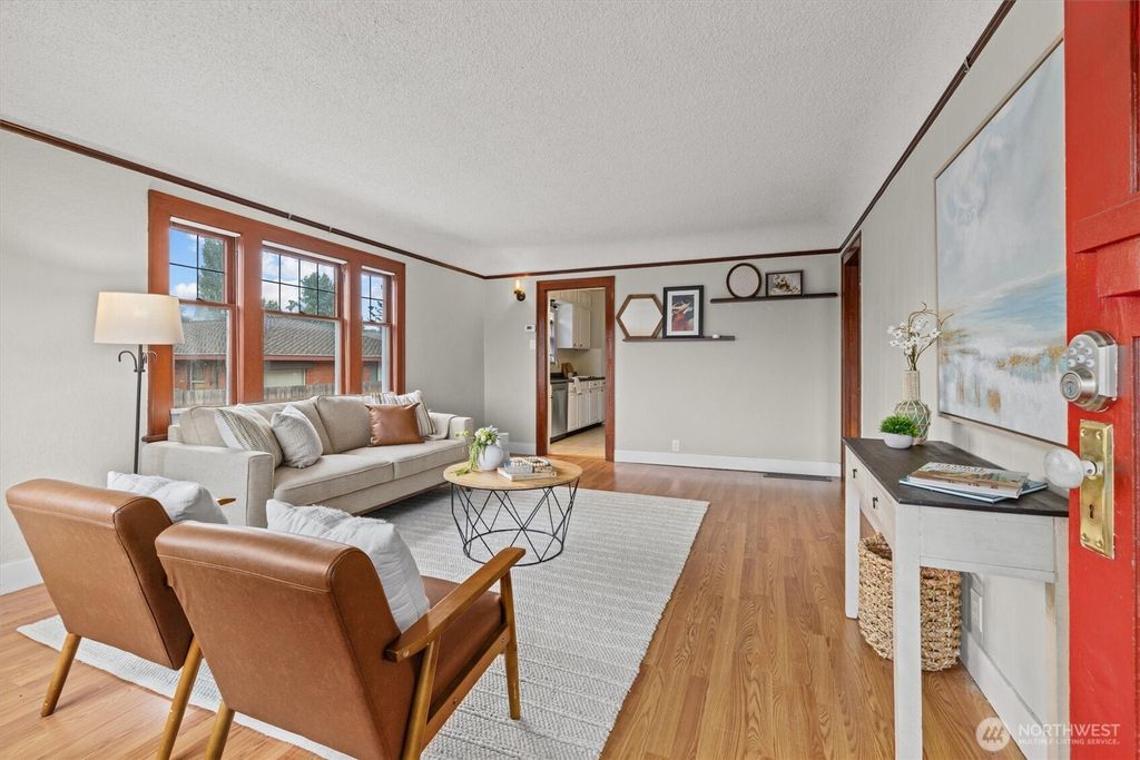 Photo of 1211 N 3rd Street, Renton, WA 98057 (MLS # 2466185)