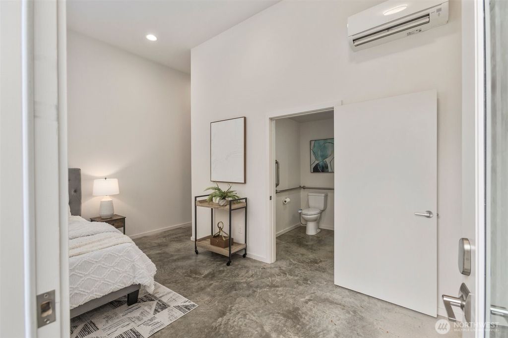 Photo of 7507 25th Avenue NE #B, Seattle, WA 98115 (MLS # 2338924)