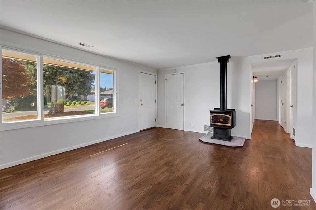 Photo of 20632 14th Avenue S, SeaTac, WA 98198 (MLS # 2512003)