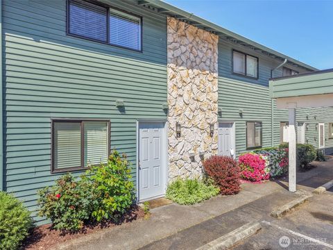Photo of 1040 S 320th Street #5, Federal Way, WA 98003 (MLS # 2521262)
