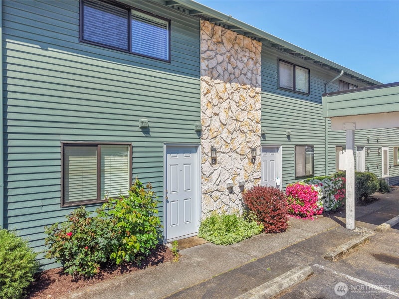 1040 S 320th Street 5