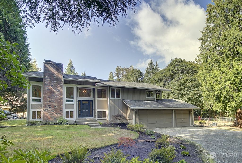 Photo of 2007 200th Avenue SE, Sammamish, WA 98075 (MLS # 2298126)