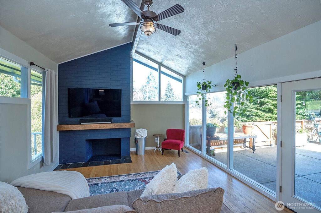 Photo of 1221 Huson Drive, Tacoma, WA 98405 (MLS # 2488766)