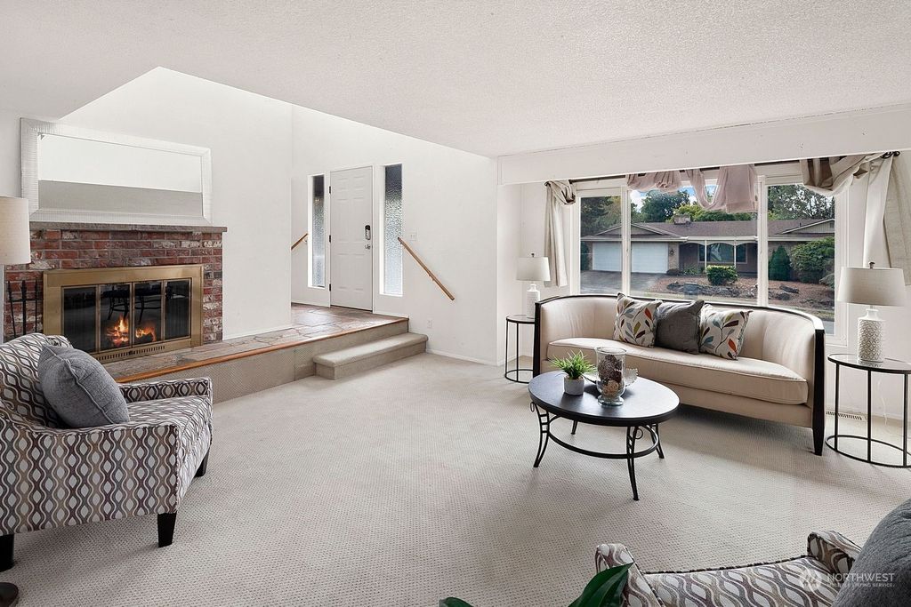 Photo of 924 S 29th Court, Renton, WA 98055 (MLS # 2163102)