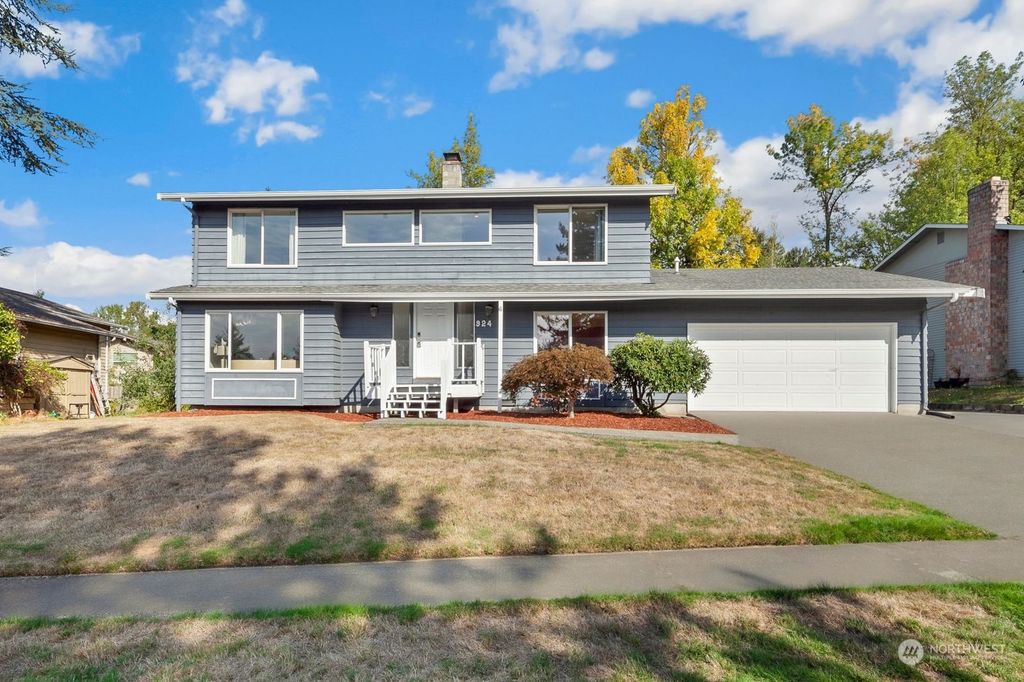 Photo of 924 S 29th Court, Renton, WA 98055 (MLS # 2163102)