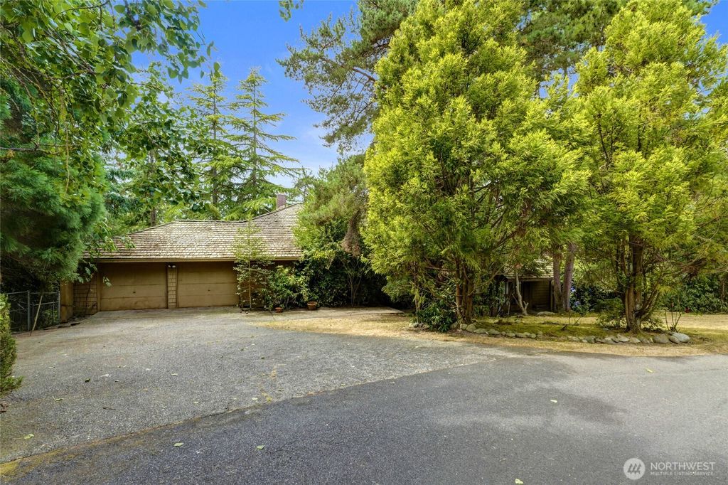 Photo of 2305 88th Avenue NE, Clyde Hill, WA 98004 (MLS # 2407243)