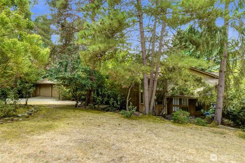 2305 88th Avenue NE Clyde Hill WA 98004