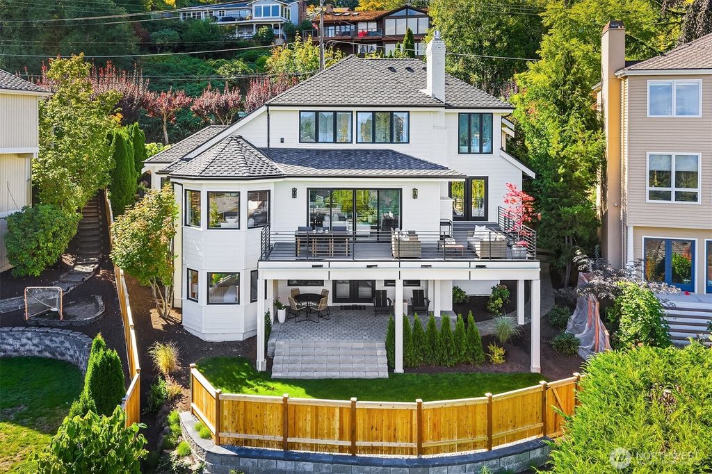 Photo of 8902 45th Avenue NE, Seattle, WA 98115 (MLS # 2433090)