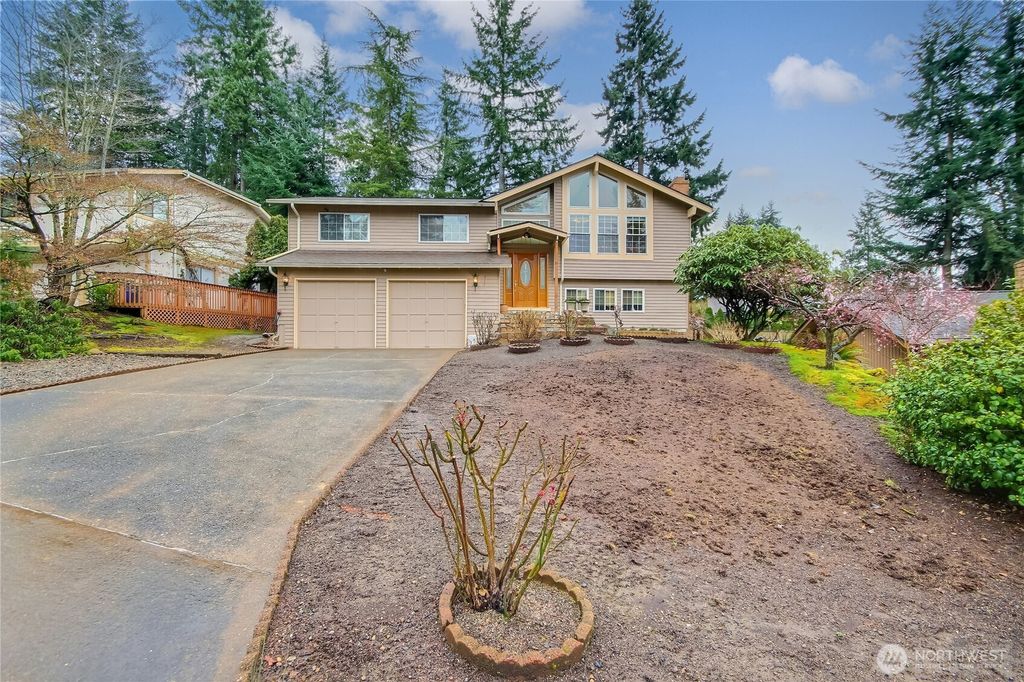 Photo of 517 SW 324th St St, Federal Way, WA 98023 (MLS # 2487861)