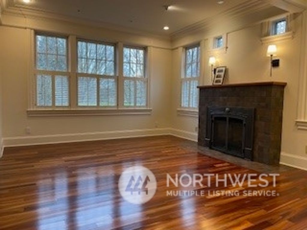 Photo of 120 Howe Street, Seattle, WA 98109 (MLS # 2209517)