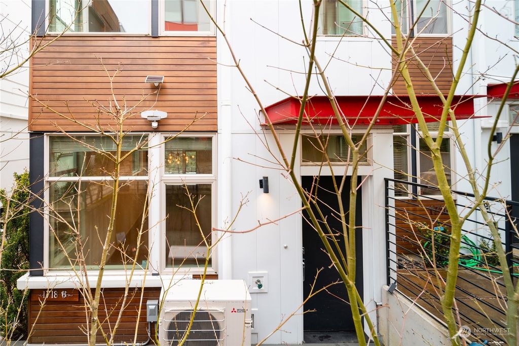 Photo of 1718 27th Avenue #B, Seattle, WA 98122 (MLS # 2208944)