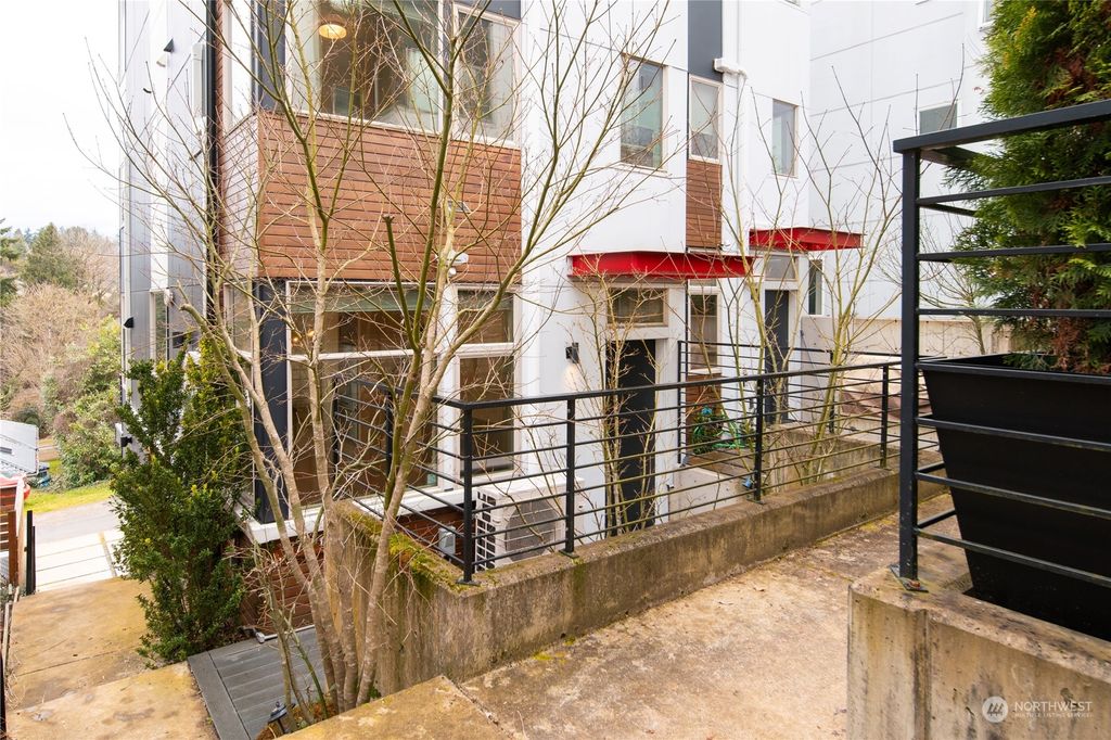 Photo of 1718 27th Avenue #B, Seattle, WA 98122 (MLS # 2208944)