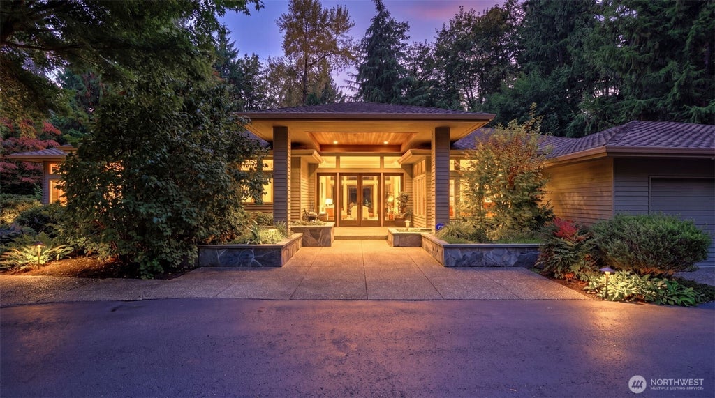 Photo of 2701 266th Avenue SE, Sammamish, WA 98075 (MLS # 2585751)