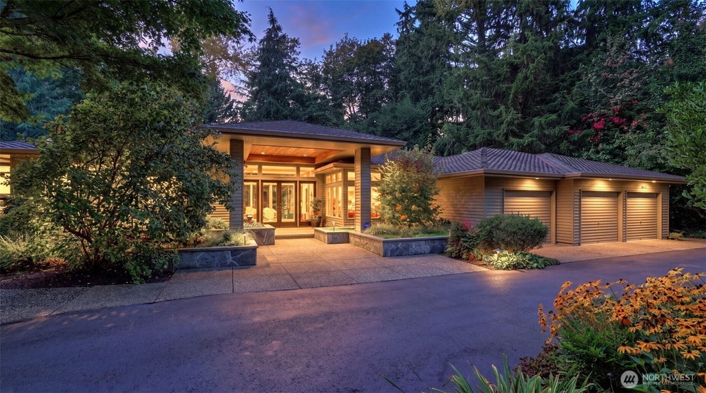 Photo of 2701 266th Avenue SE, Sammamish, WA 98075 (MLS # 2585751)