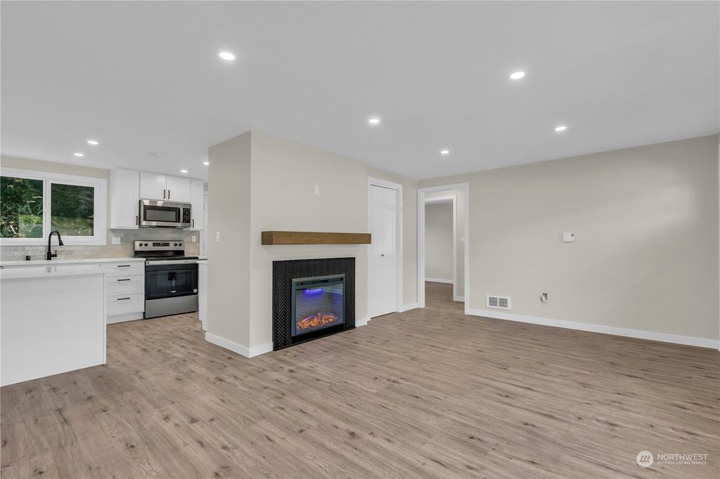 Photo of 3205 SE 6th Street, Renton, WA 98058 (MLS # 2226070)