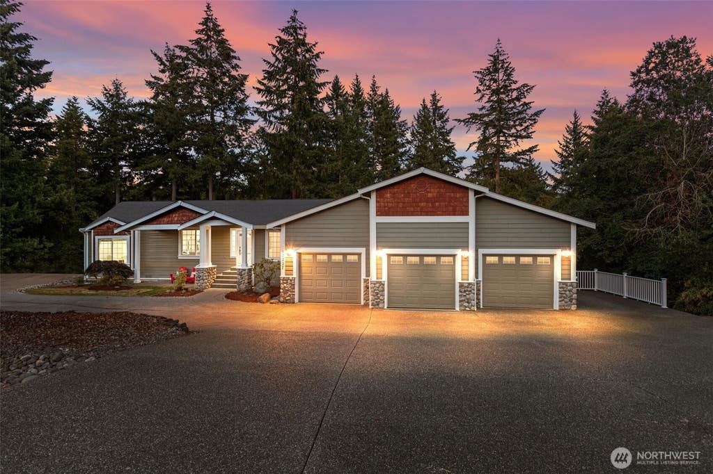 Photo of 12227 138th Avenue NW, Gig Harbor, WA 98329 (MLS # 2562177)