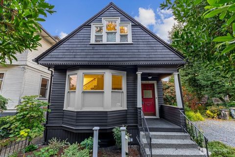 Photo of 115 11th Avenue E, Seattle, WA 98102 (MLS # 2426647)