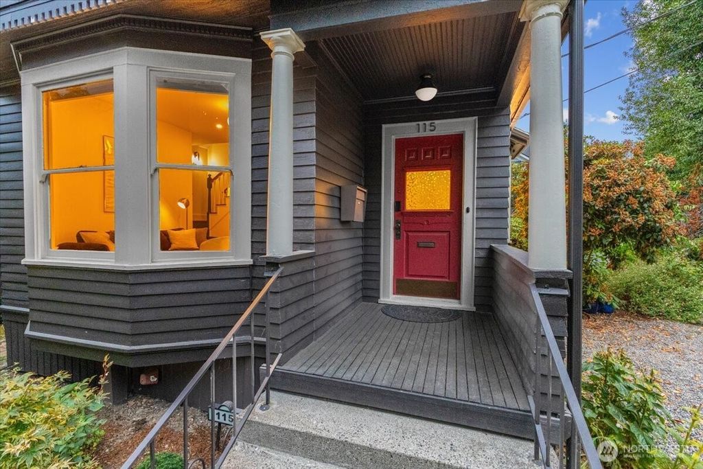 Photo of 115 11th Avenue E, Seattle, WA 98102 (MLS # 2426647)