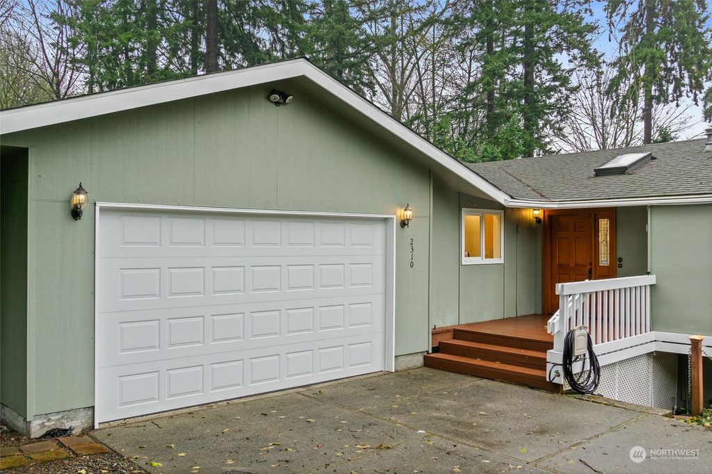 Photo of 2310 SW 304th Street, Federal Way, WA 98023 (MLS # 2183027)