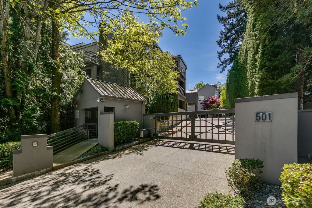 Photo of 501 Kirkland Avenue #201, Kirkland, WA 98033 (MLS # 2514430)