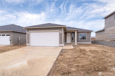 Photo of 574 S Oasis Loop, East Wenatchee, WA 98802 (MLS # 2468985)