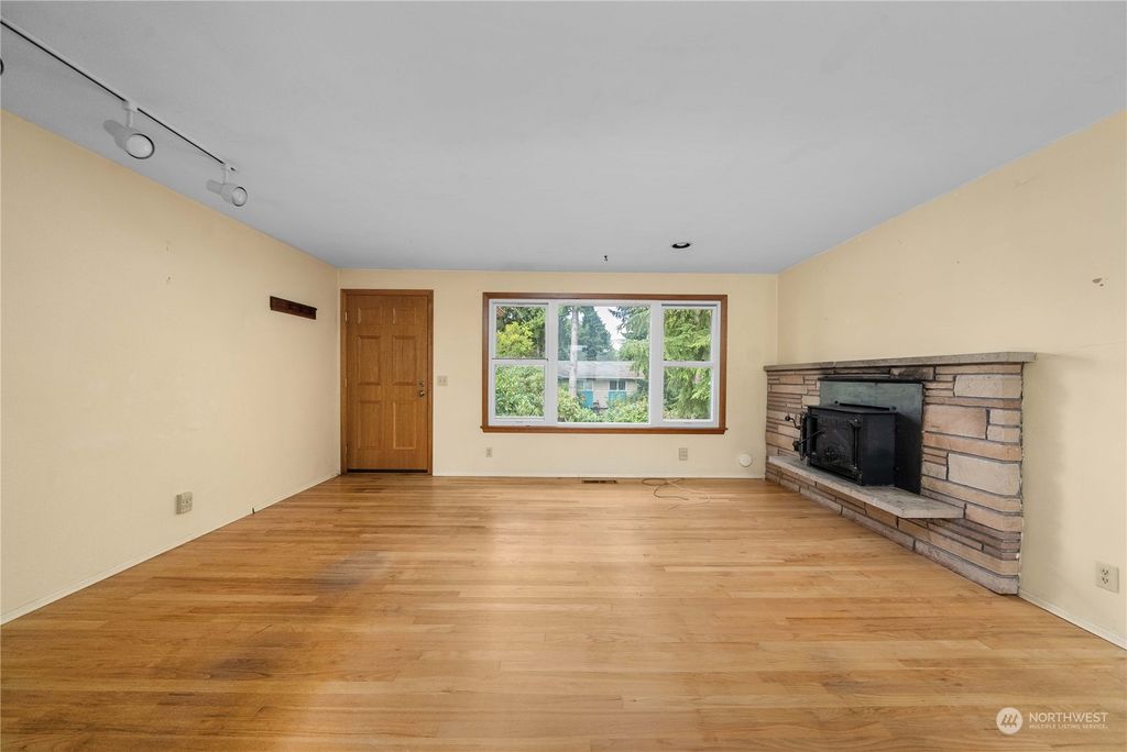 Photo of 1241 S 226th Street, Des Moines, WA 98198 (MLS # 2279091)