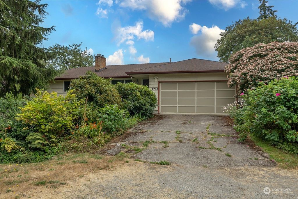 Photo of 1241 S 226th Street, Des Moines, WA 98198 (MLS # 2279091)