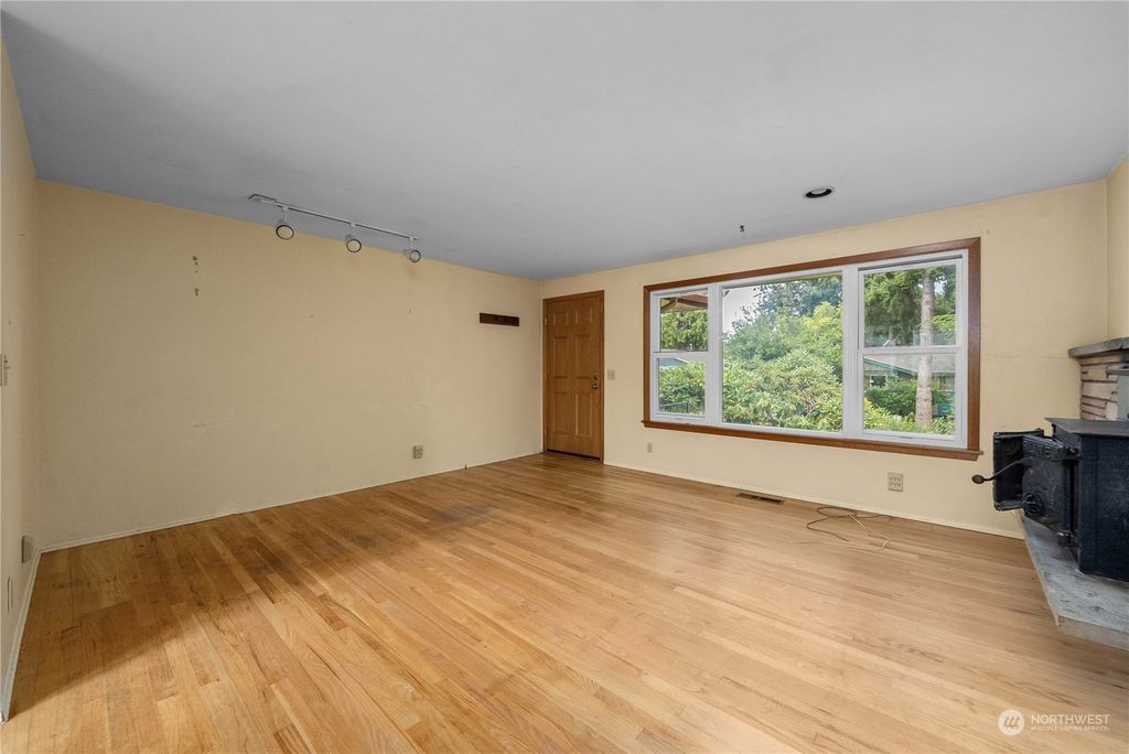 Photo of 1241 S 226th Street, Des Moines, WA 98198 (MLS # 2279091)