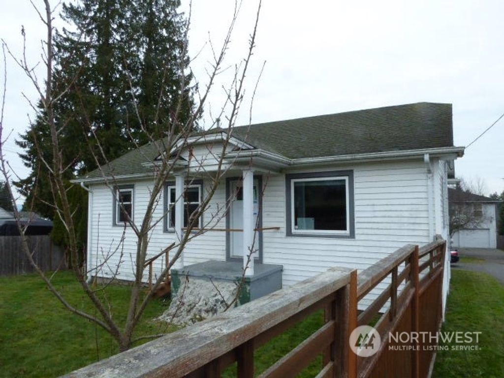 Photo of 6807 Highland Drive, Everett, WA 98203 (MLS # 2185209)