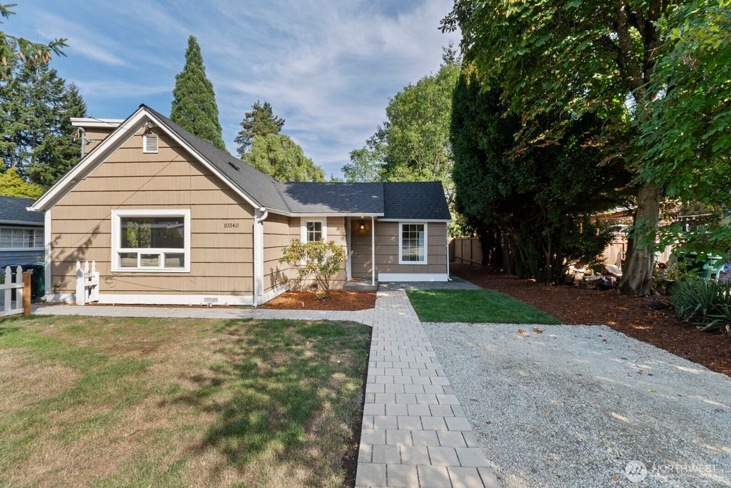 Photo of 10340 39th Avenue NE, Seattle, WA 98125 (MLS # 2429469)