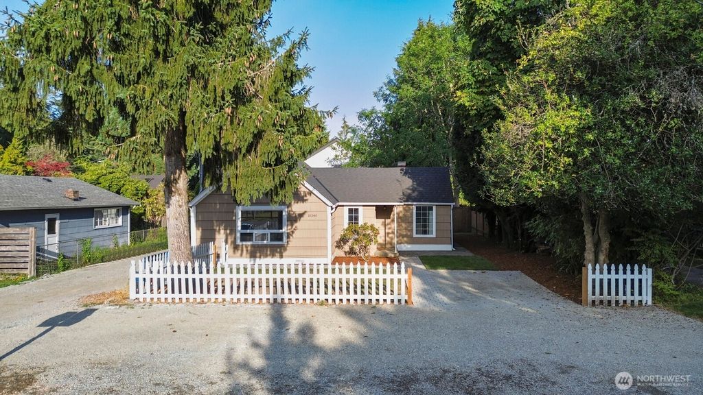 Photo of 10340 39th Avenue NE, Seattle, WA 98125 (MLS # 2429469)