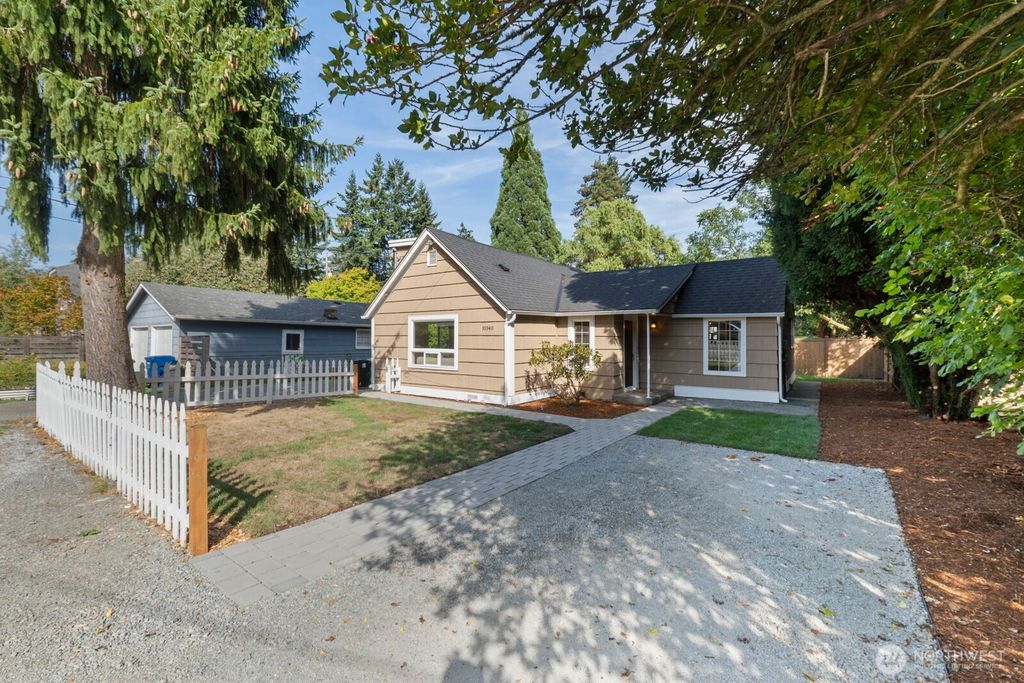 Photo of 10340 39th Avenue NE, Seattle, WA 98125 (MLS # 2429469)