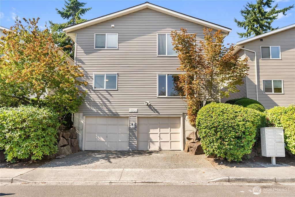Photo of 1304 Chestnut Street #5, Everett, WA 98201 (MLS # 2434855)