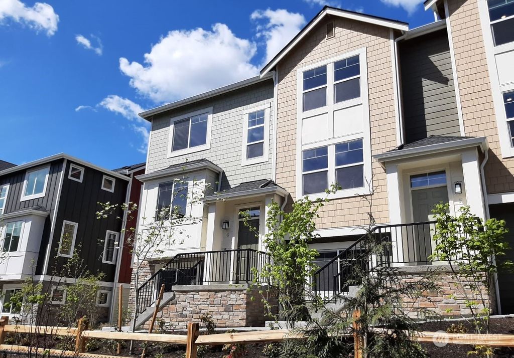 Photo of 12125 NE 193rd Lane #G, Bothell, WA 98011 (MLS # 2173409)