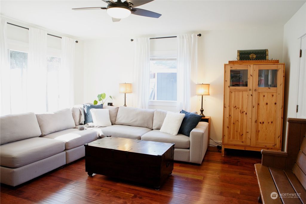 Photo of 8013 NE 185th Street, Kenmore, WA 98028 (MLS # 2148354)