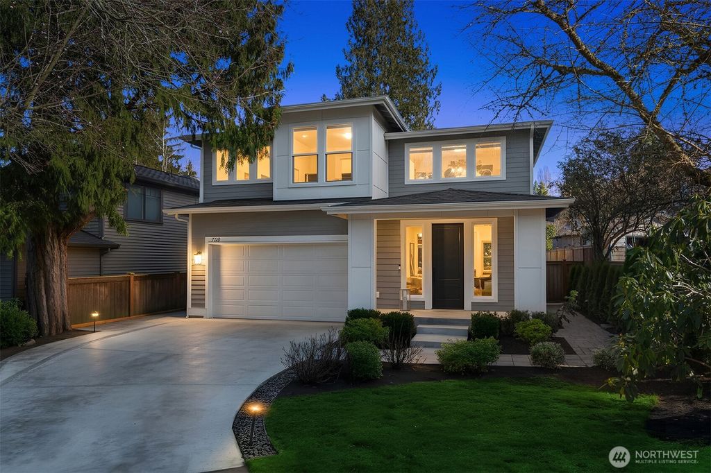 Photo of 720 20th Avenue W, Kirkland, WA 98033 (MLS # 2478767)