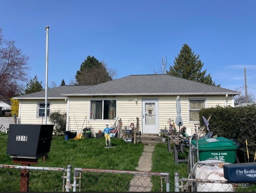 Photo of 3318 SW 100th Street, Seattle, WA 98146 (MLS # 2371473)