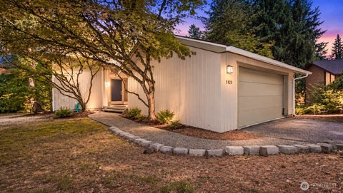 Photo of 5928 160th Court NE, Redmond, WA 98052 (MLS # 2589434)