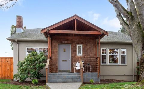 Photo of 2821 Cornwall Avenue, Bellingham, WA 98225 (MLS # 2478918)