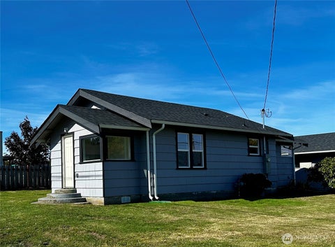Photo of 2916 Q Avenue, Anacortes, WA 98221 (MLS # 2593085)