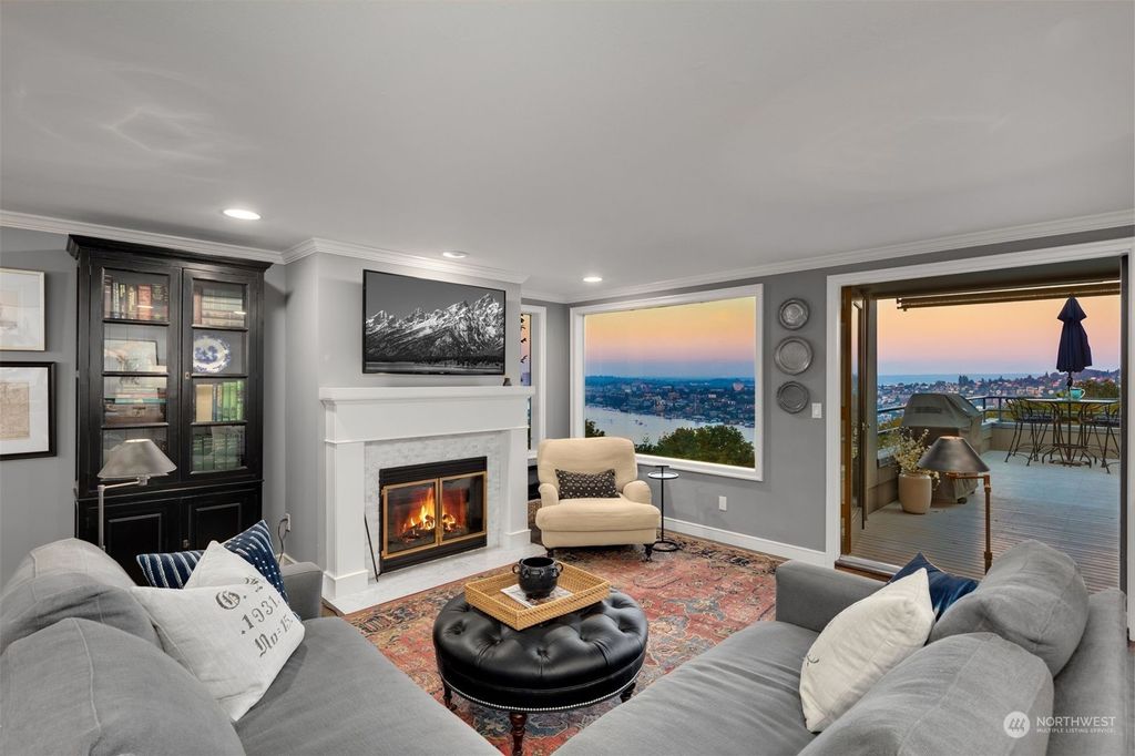 Photo of 1900 Taylor Avenue N #G, Seattle, WA 98109 (MLS # 2025521)