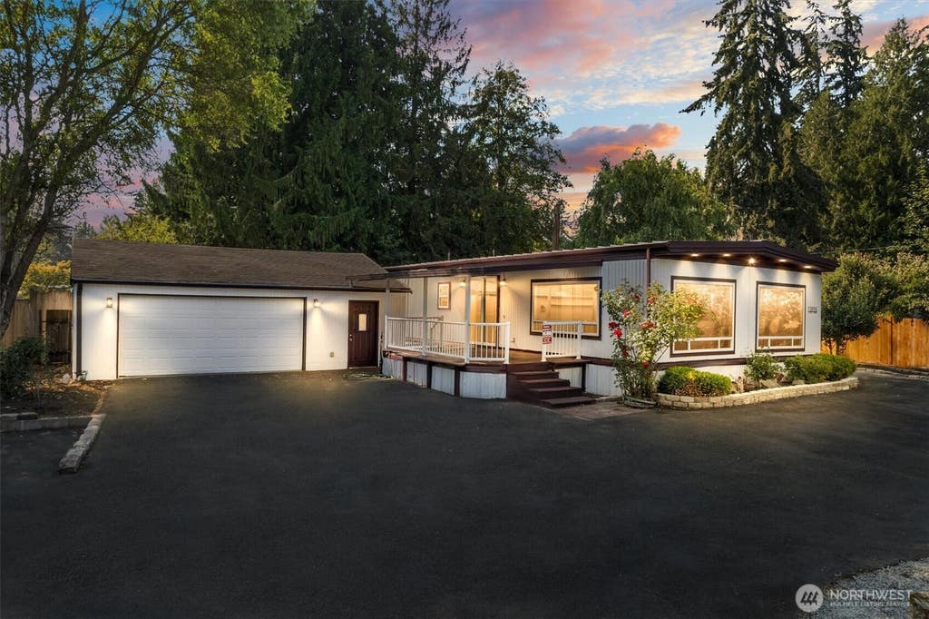 Photo of 13816 51st Avenue E, Tacoma, WA 98446 (MLS # 2567456)