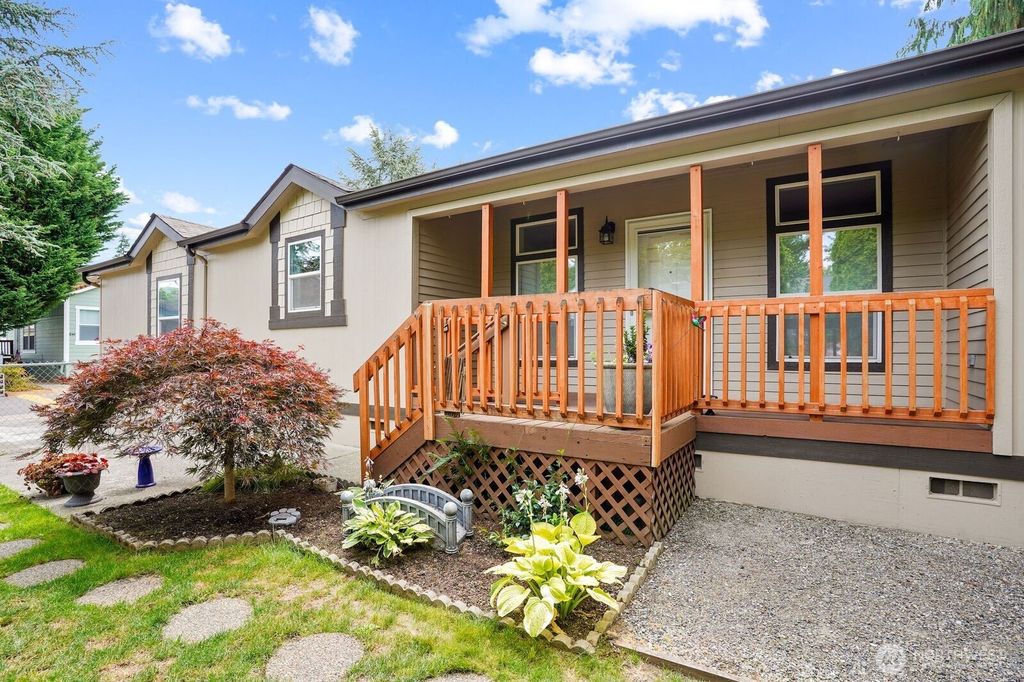 Photo of 31600 SE 126th Avenue #E-174, Auburn, WA 98092 (MLS # 2410228)