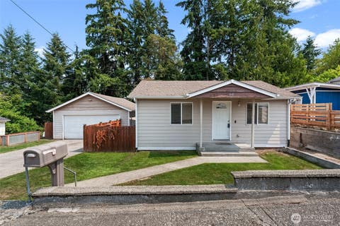 Photo of 610 Bertha Avenue, Bremerton, WA 98312 (MLS # 2565351)