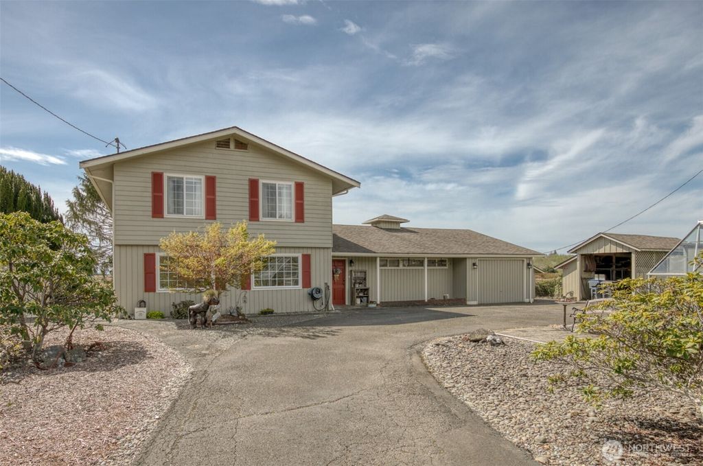 Photo of 91 Hogan Road, Hoquiam, WA 98550 (MLS # 2511950)